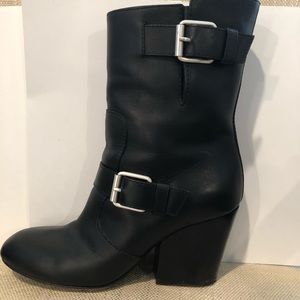 Vero Guoio Boots with 2 silver buckles